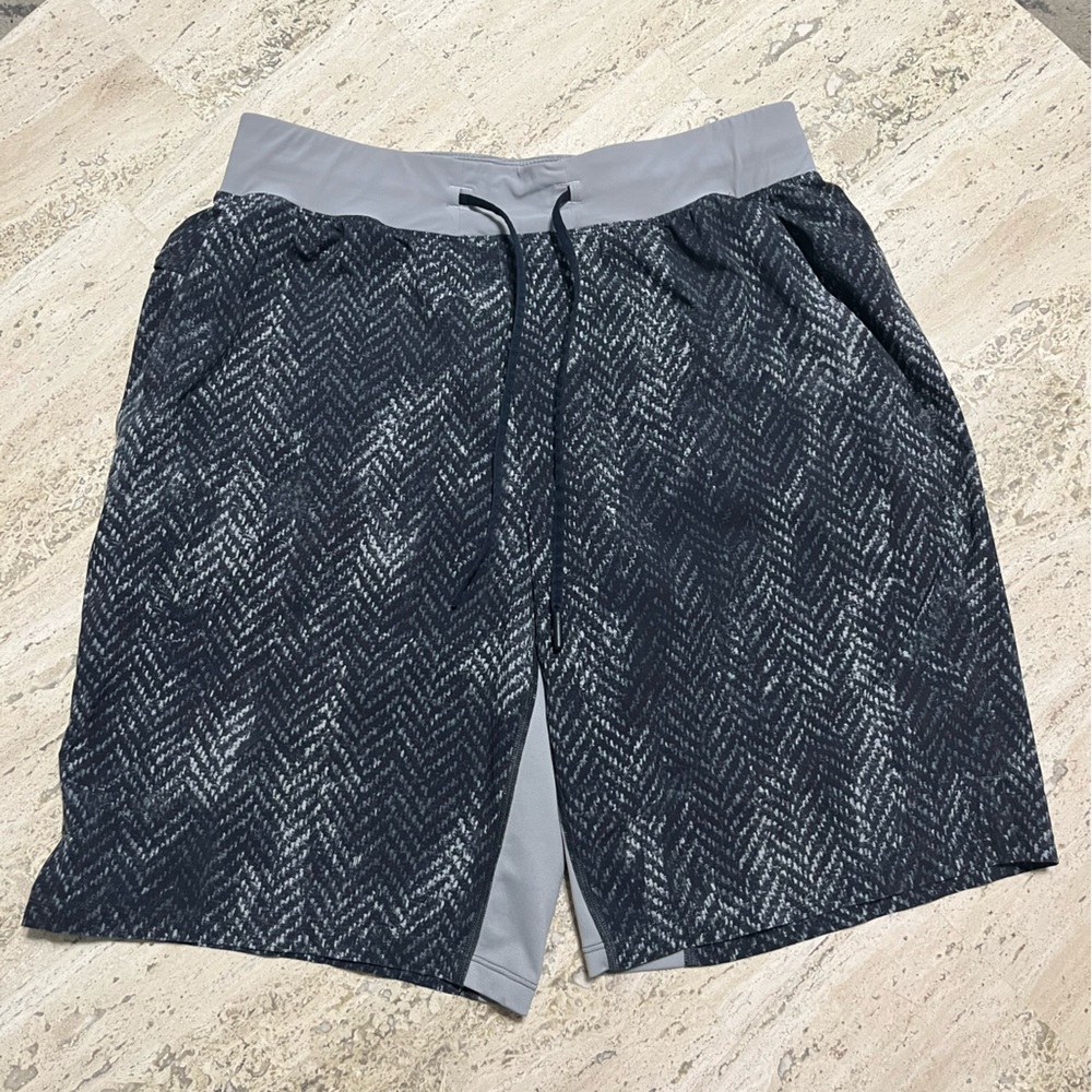 Mens Lululemon T.H.E lined “9 short